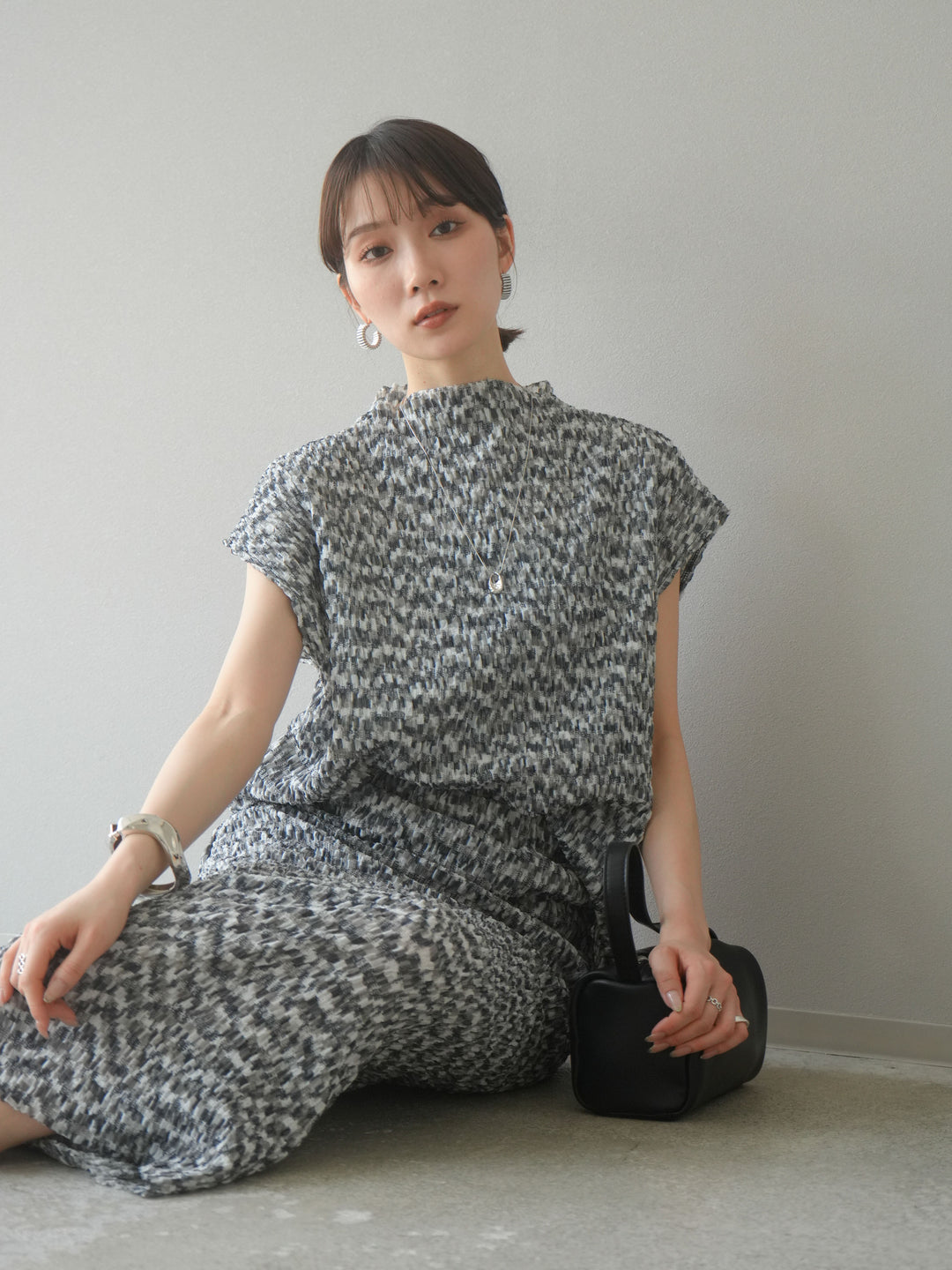 [予約]マルチカラーランダムプリーツフレンチトップス/ブラック