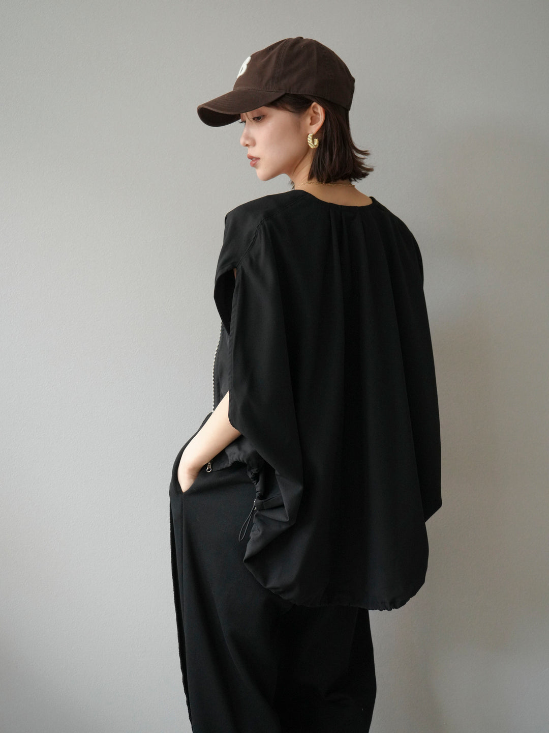 [予約]スリーブレスドロストZIPブルゾン/ブラック