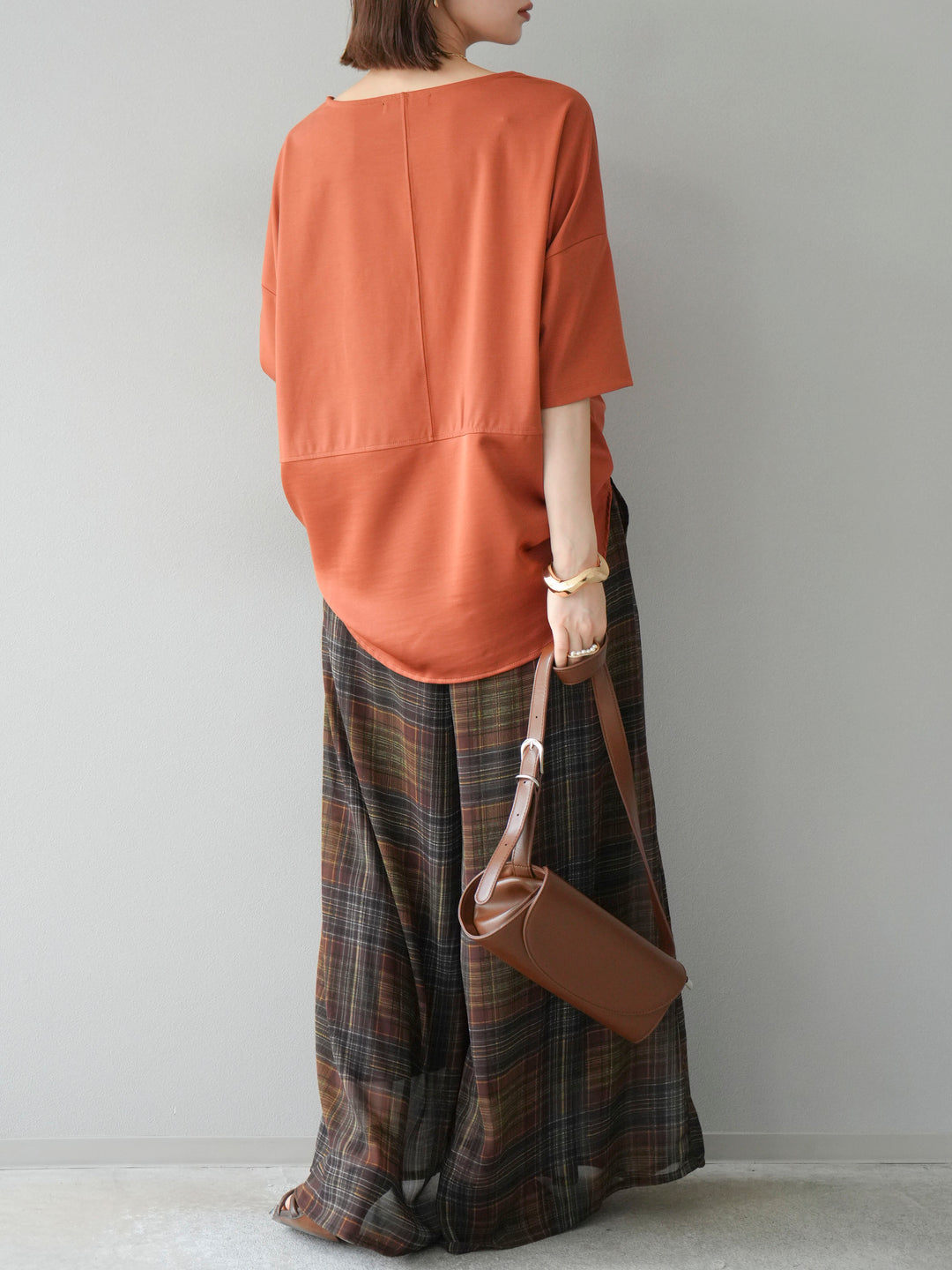 [套裝] 不同材質金屬標誌刺繡 x 印花T卹 + 透視格紋寬鬆褲（2 件套）