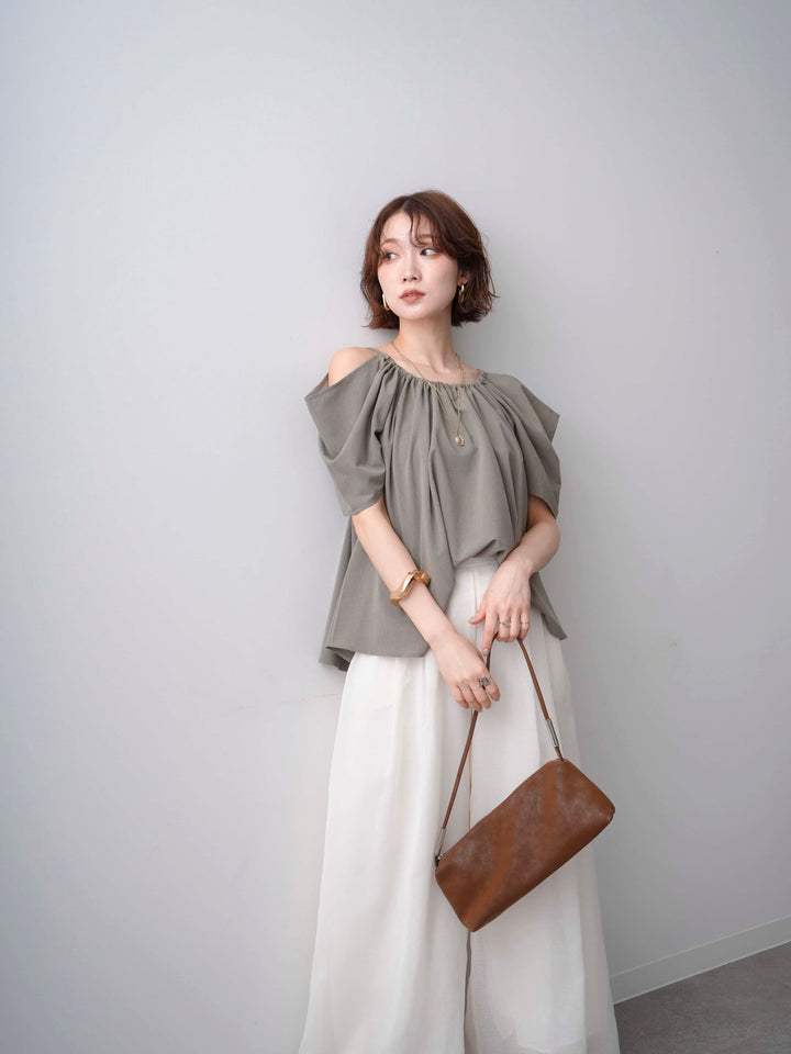 [予約]オープンショルダーギャザートップス/ashkhaki
