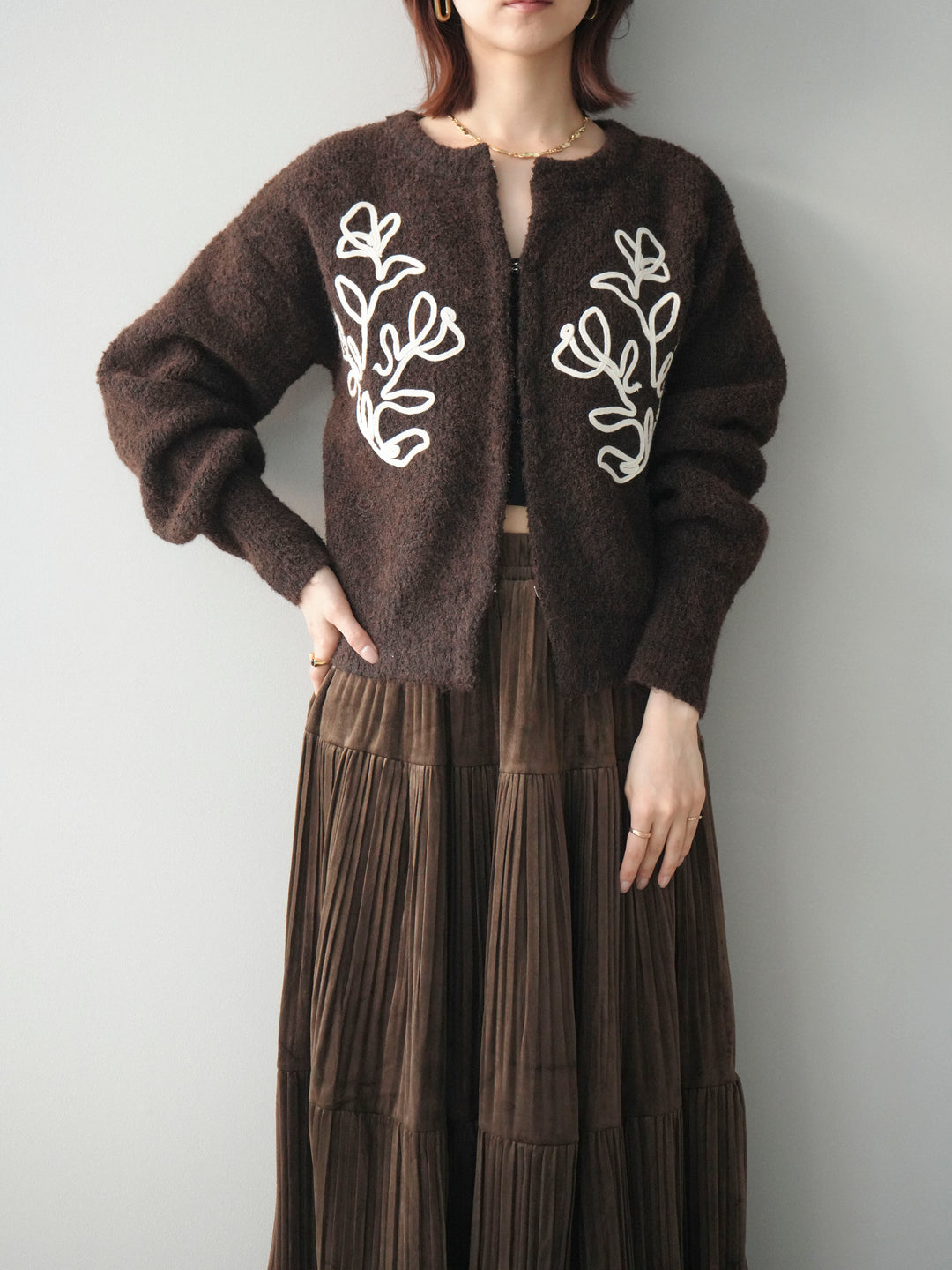 [SET]テープ刺繍ホック開きブークレニットカーディガン+ベロアティアードワッシャースカート(2set)