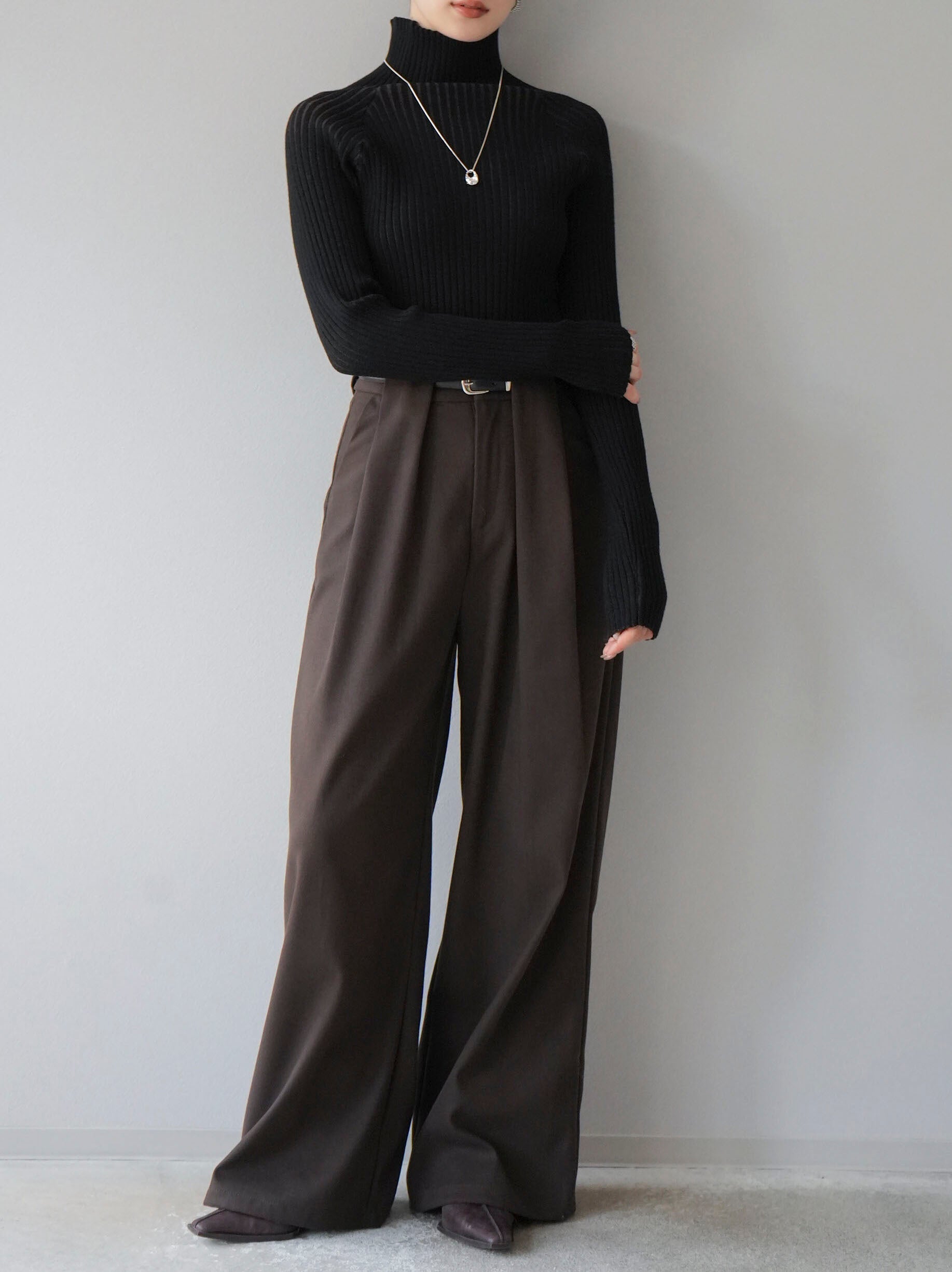 予約]バイカラーリブハイネックニットトップス/ブラック – Lumier