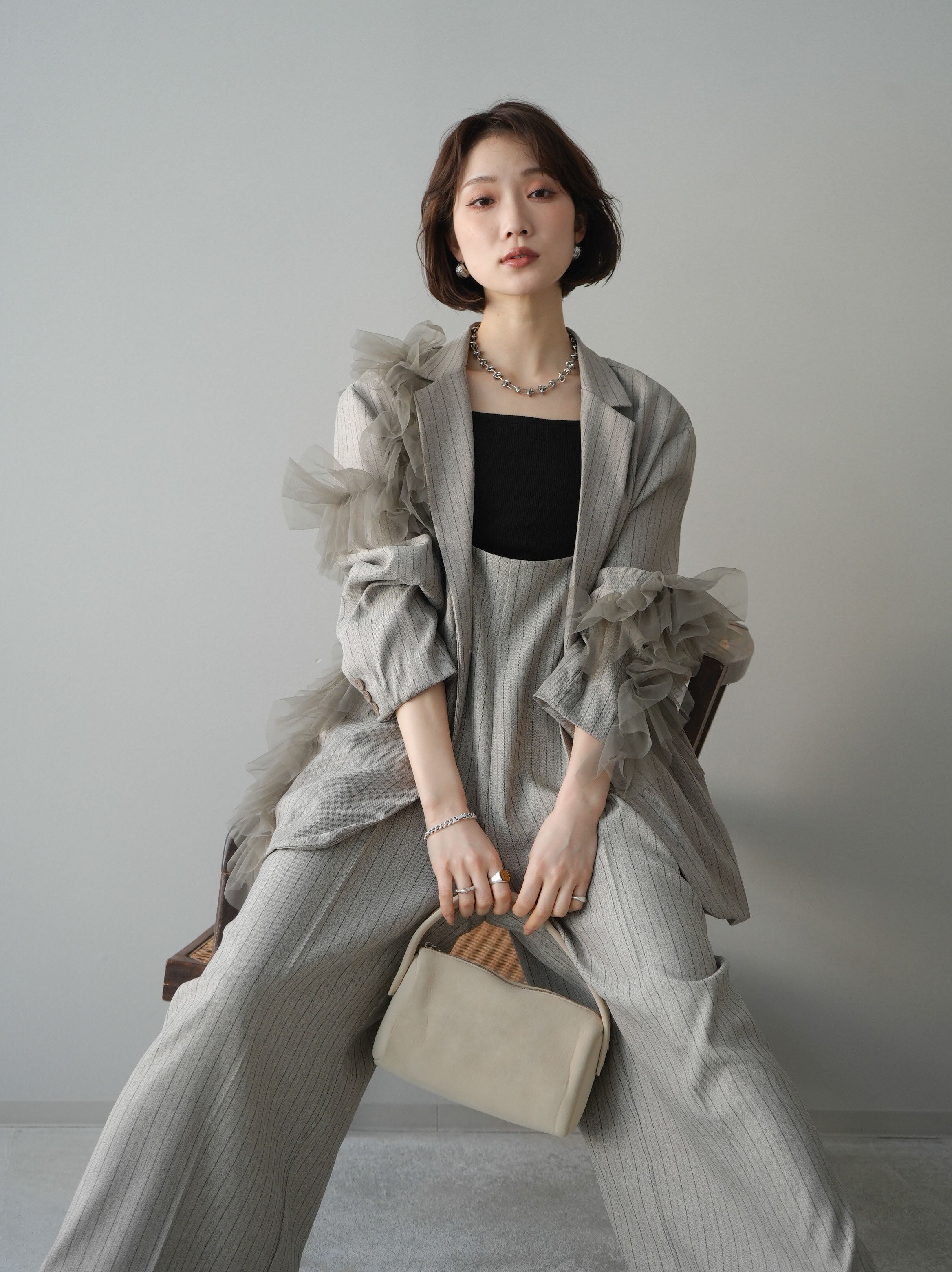 予約]アシンメトリーチュールストライプジャケット/greige – Lumier