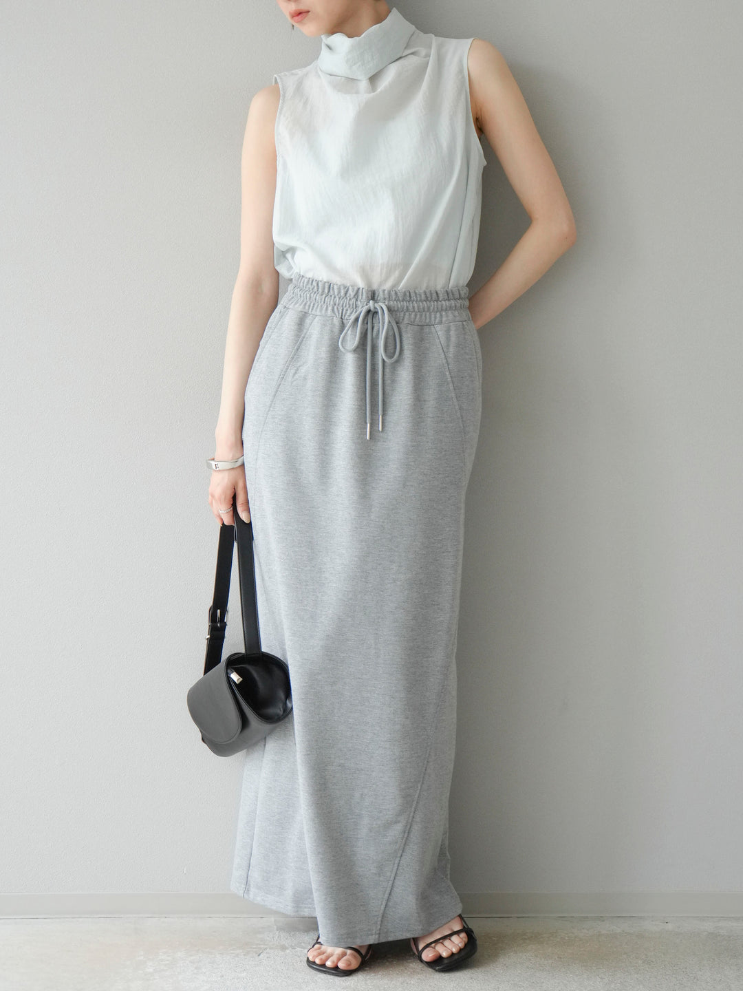 [SET] 後繫帶無袖上衣 + 運動長裙 (2set)