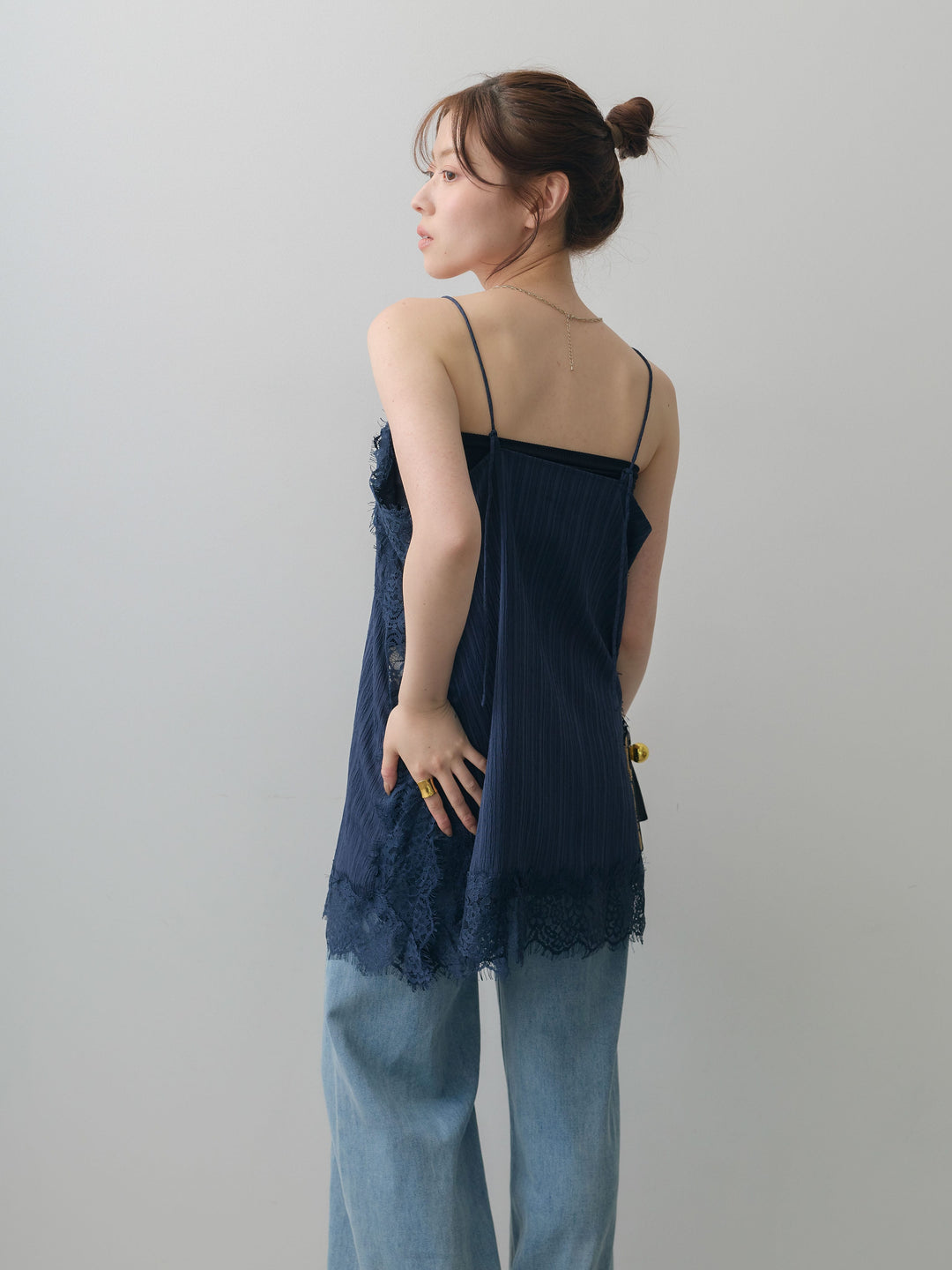 [予約]ワッシャーテクスチャーレーストリムキャミソール/navy