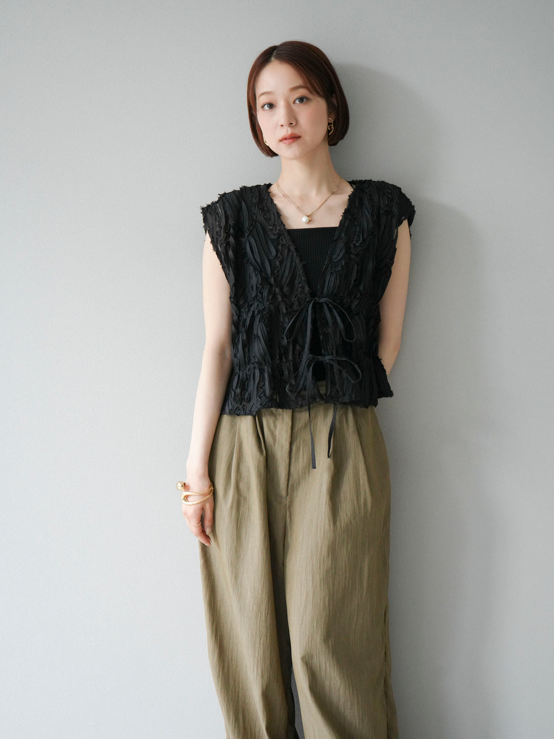 [SET] 提花蕾絲蝴蝶結上衣+麻質下擺迴力寬褲（2件套）