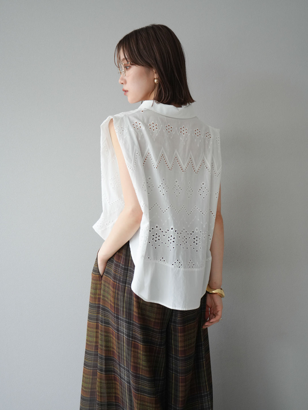 [予約]エンブロイダリーレースタックショルダーブラウス/ホワイト