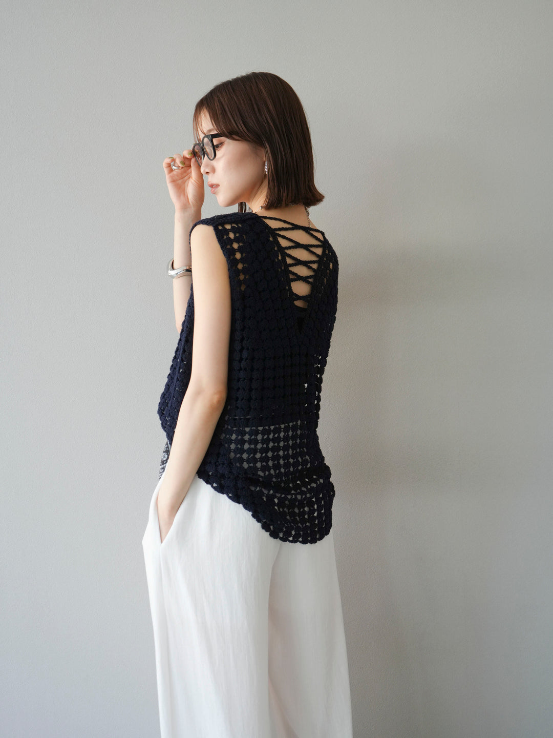 [予約]レースアップクロシェ編みニットベスト/ネイビー