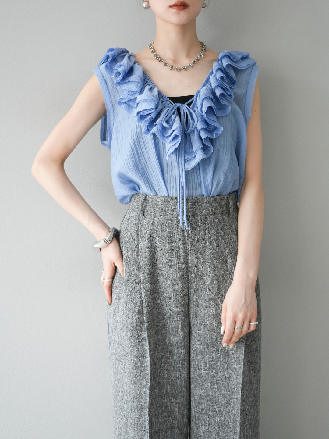 [予約]ワッシャーラッフルノースリーブブラウス/ブルー