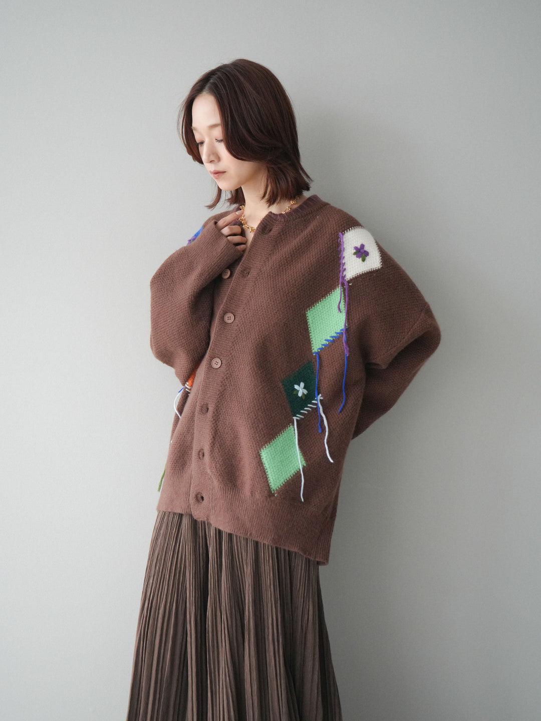 [SET]ハンドステッチアーガイルデザインニットカーディガン+裾レーススウェードプリーツマキシスカート(2set)