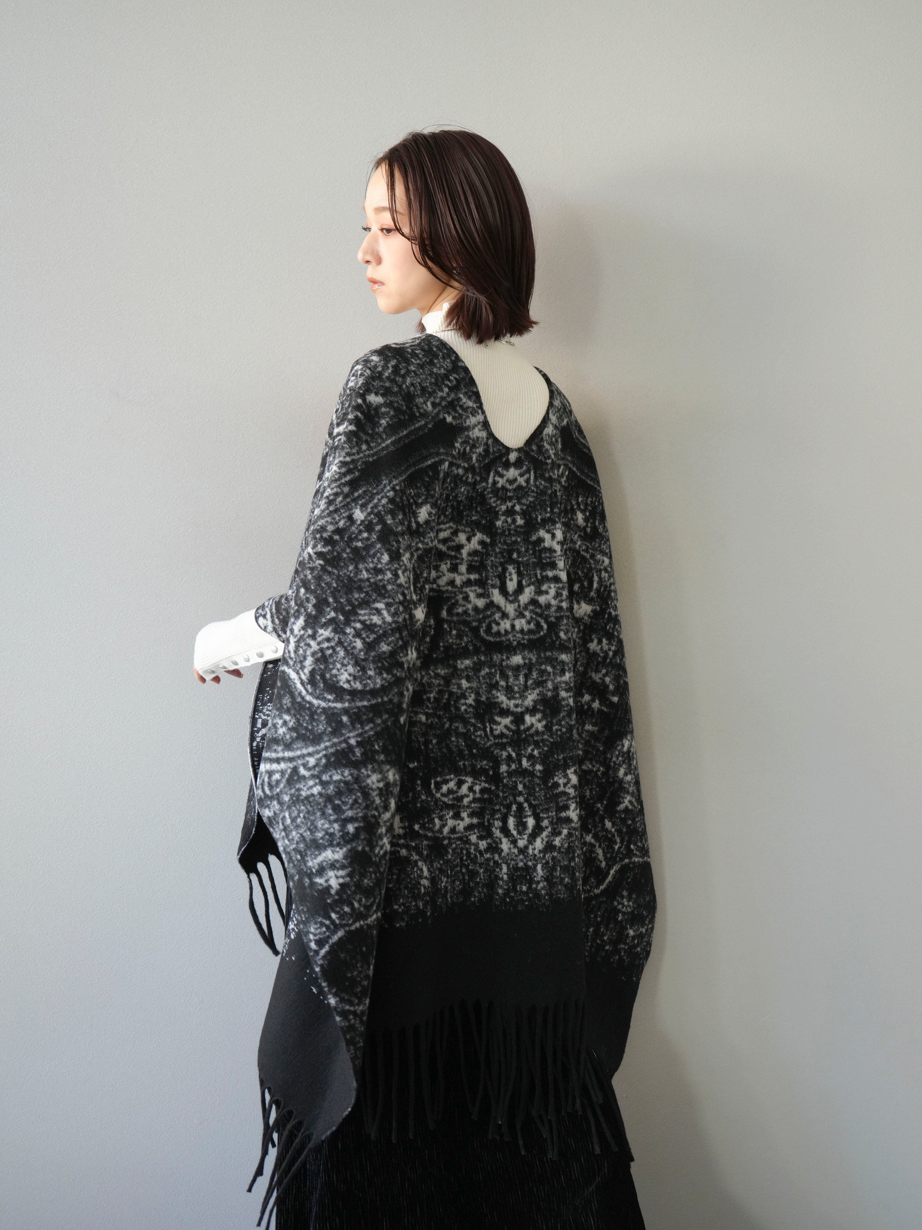 SET]アブストラクト柄ストールポンチョ+選べるアクセセット(2set) – Lumier