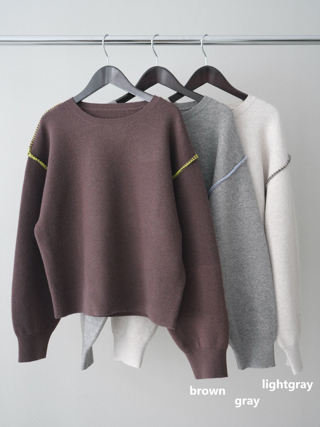 [SET]バックロゴ刺繍配色ステッチニットプルオーバー+選べるアクセセット(2set)