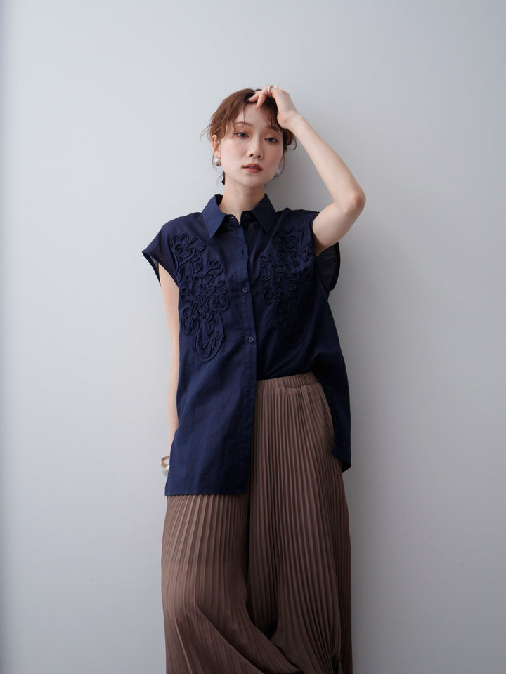 [予約]コード刺繍スリーブレスシャツ/navy