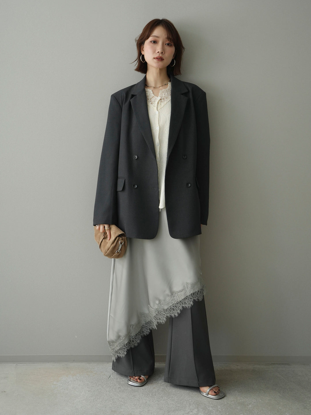 [SET]ダブルブレストオーバージャケット+レースネックジャガードニットカーディガン+サテンライクアシメレーススカート+センターシームフレアパンツ(4set))