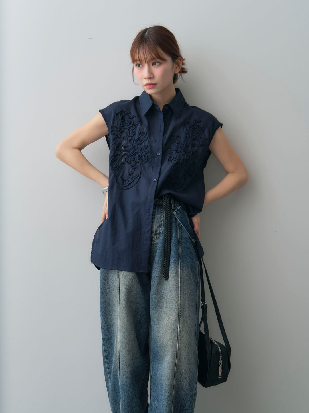 [予約]コード刺繍スリーブレスシャツ/navy