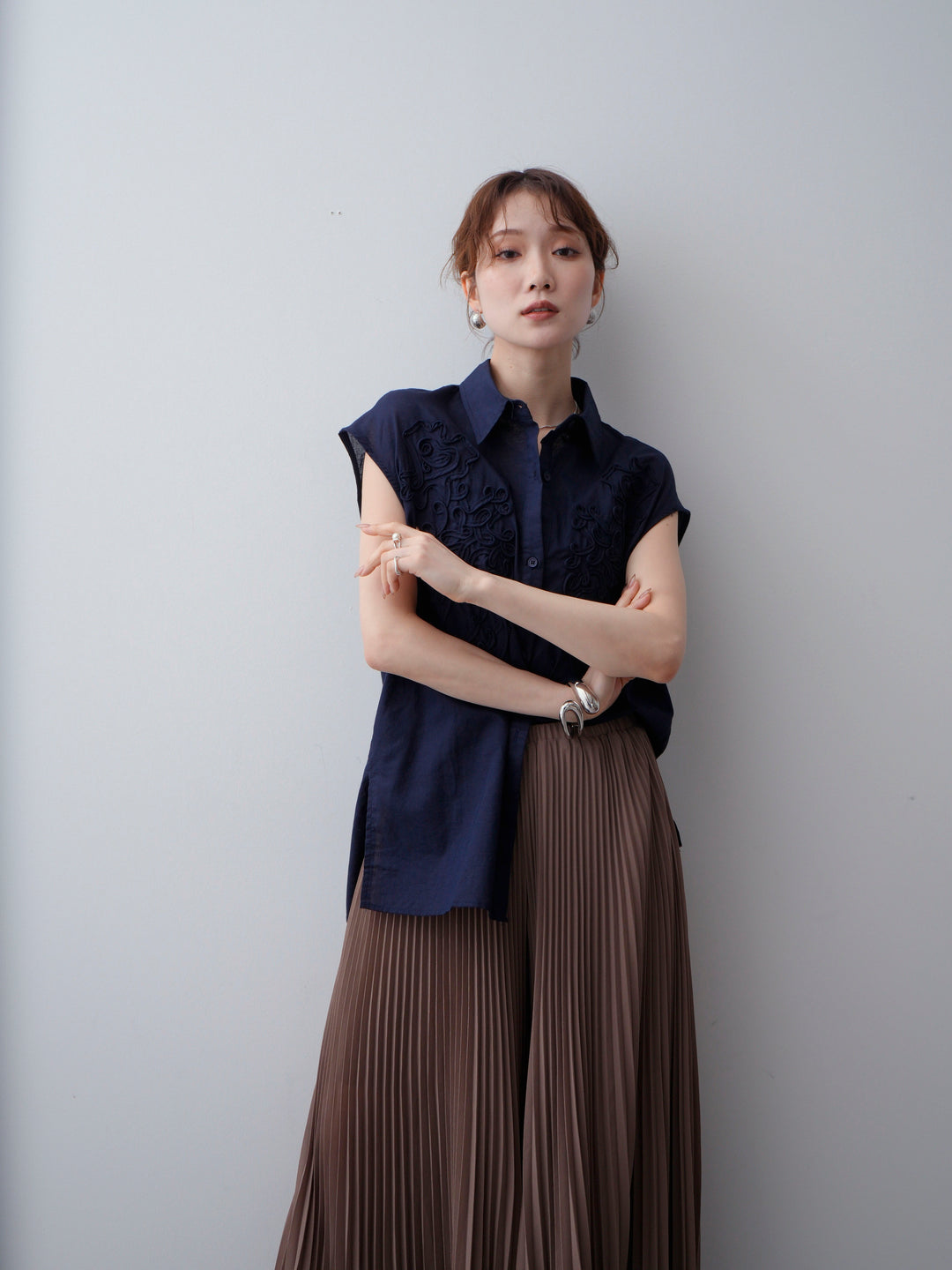 [予約]コード刺繍スリーブレスシャツ/navy