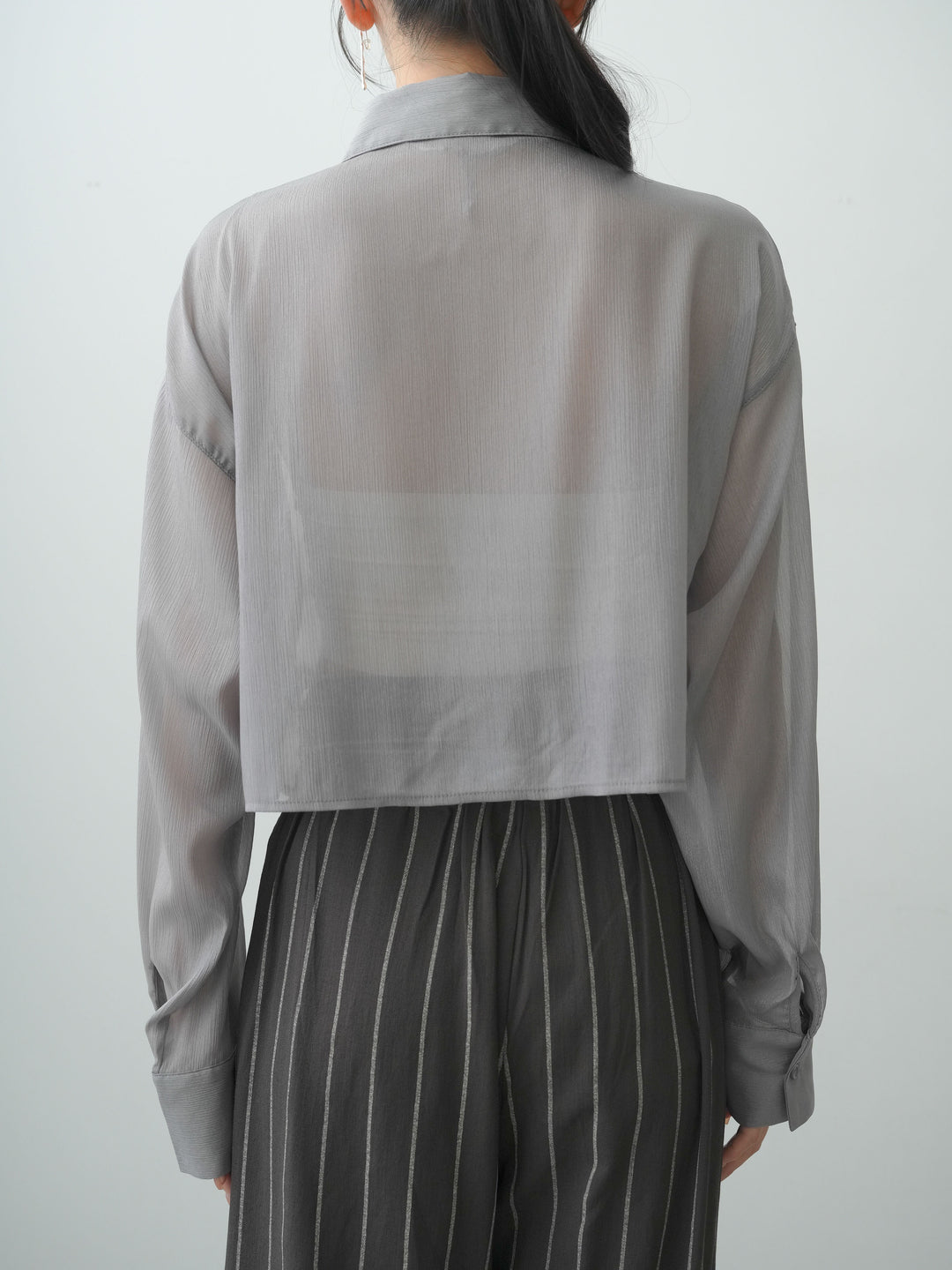 [予約]ラメシアーフロントシャーリングブラウス/charcoal