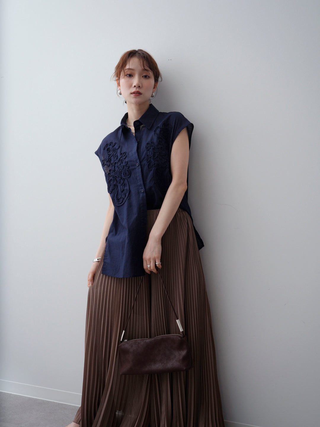[予約]コード刺繍スリーブレスシャツ/navy