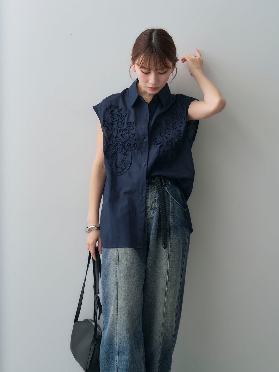 [予約]コード刺繍スリーブレスシャツ/navy
