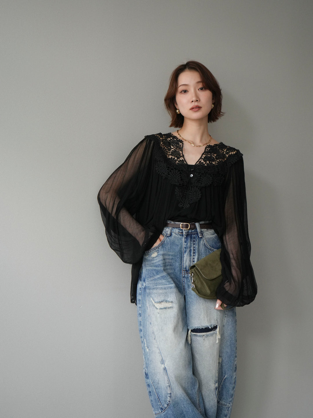 [予約]レースディテールシアーブラウス/black