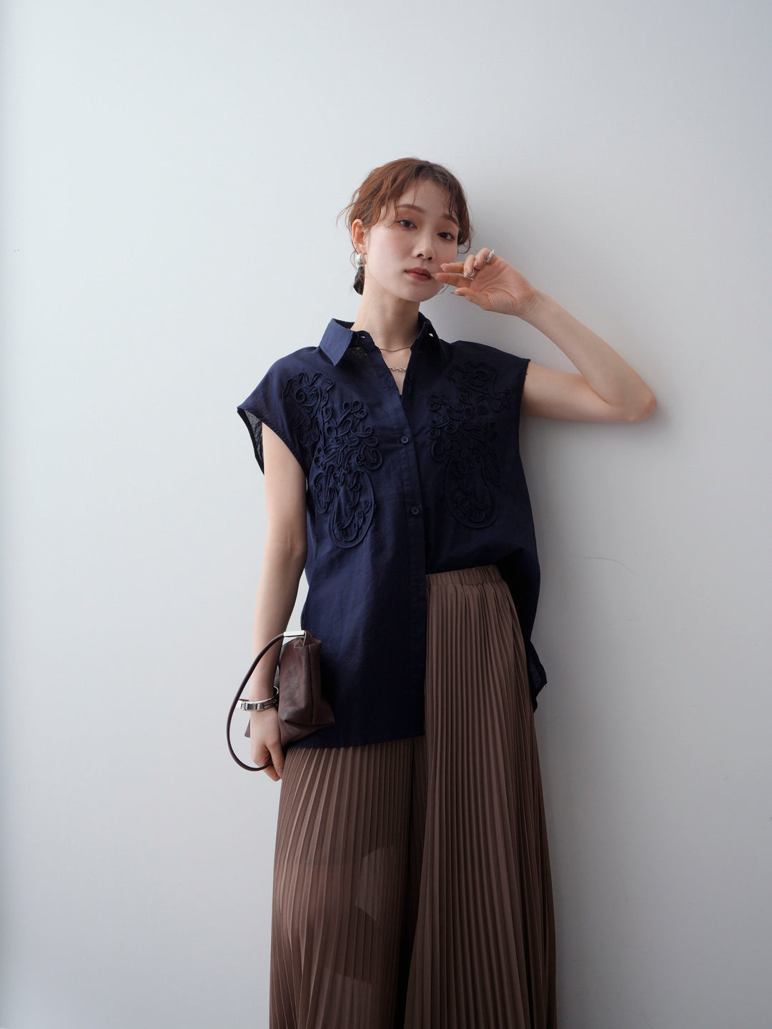 [予約]コード刺繍スリーブレスシャツ/navy
