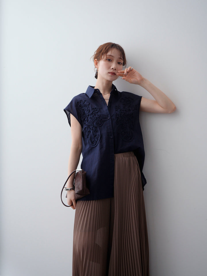 [予約]コード刺繍スリーブレスシャツ/navy