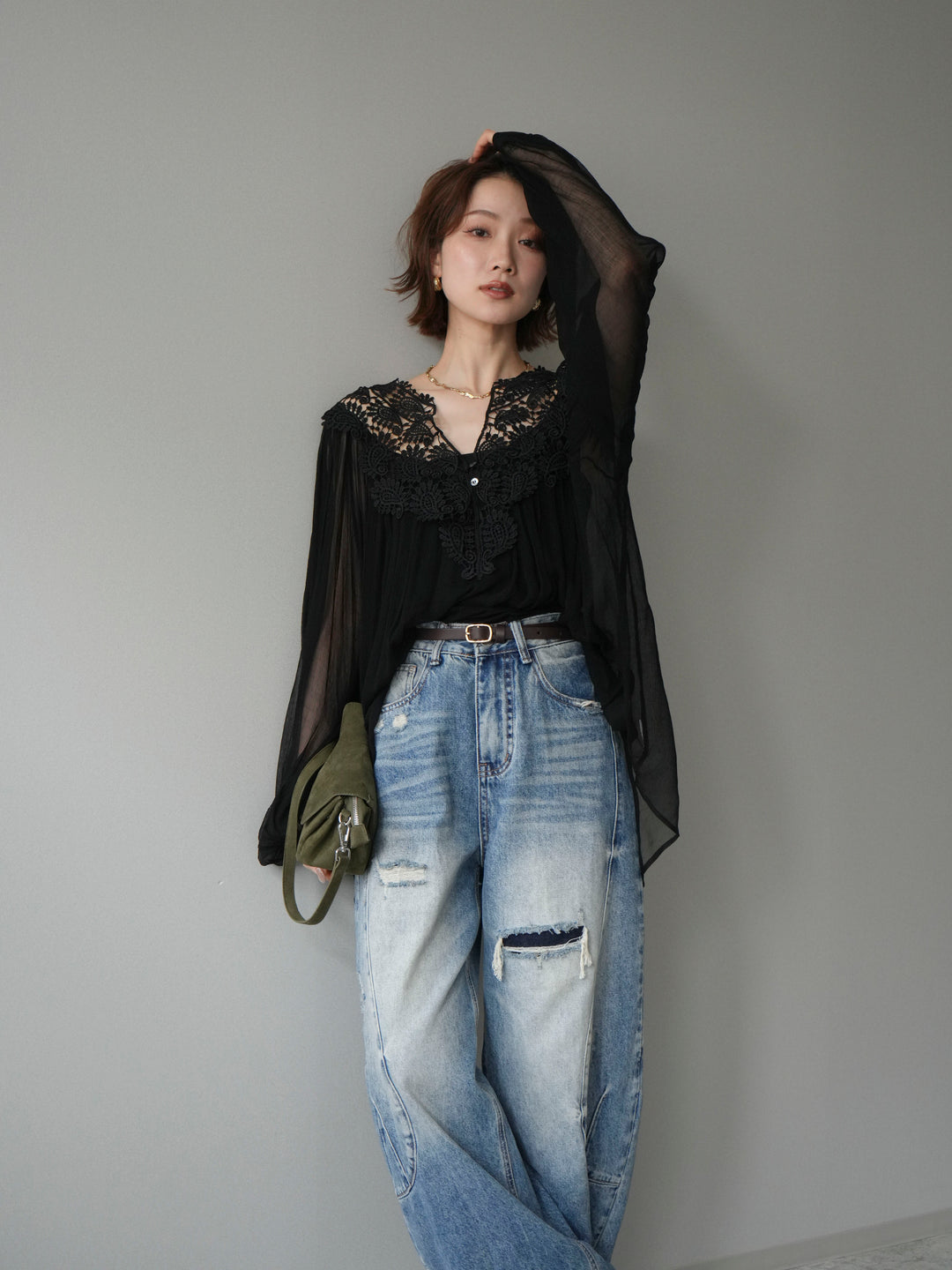 [予約]レースディテールシアーブラウス/black