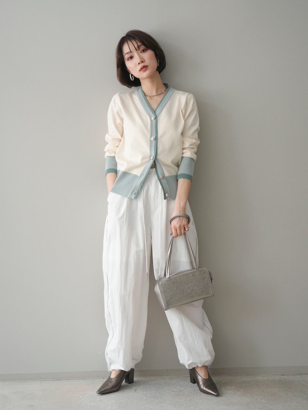 [予約]デザインボタン配色Vネックニットカーディガン/offwhite