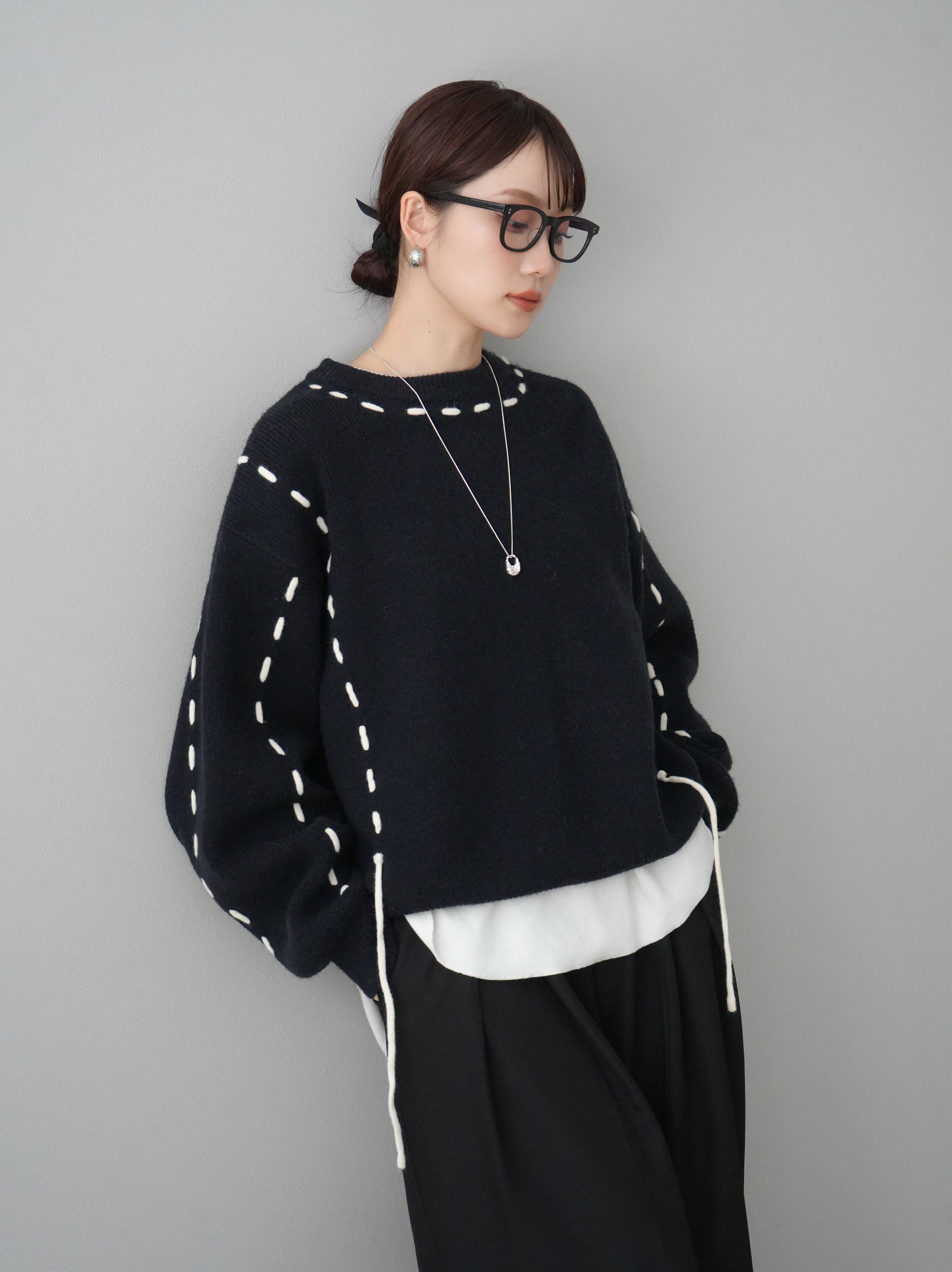 予約]ステッチデザインニットプルオーバー/ブラック – Lumier