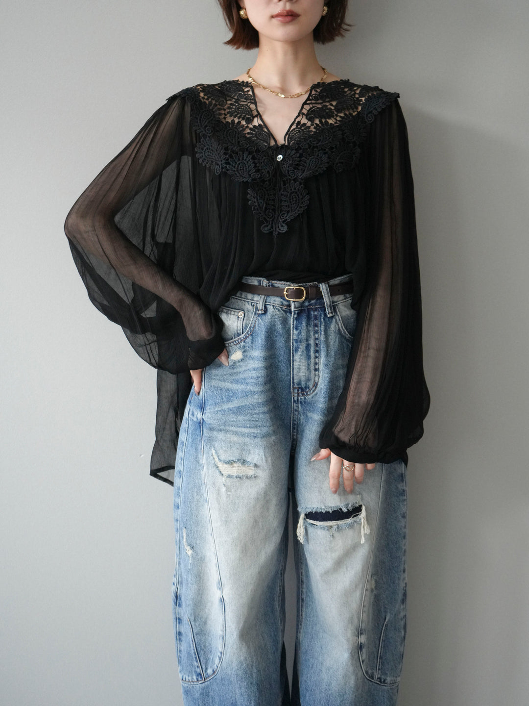 [予約]レースディテールシアーブラウス/black