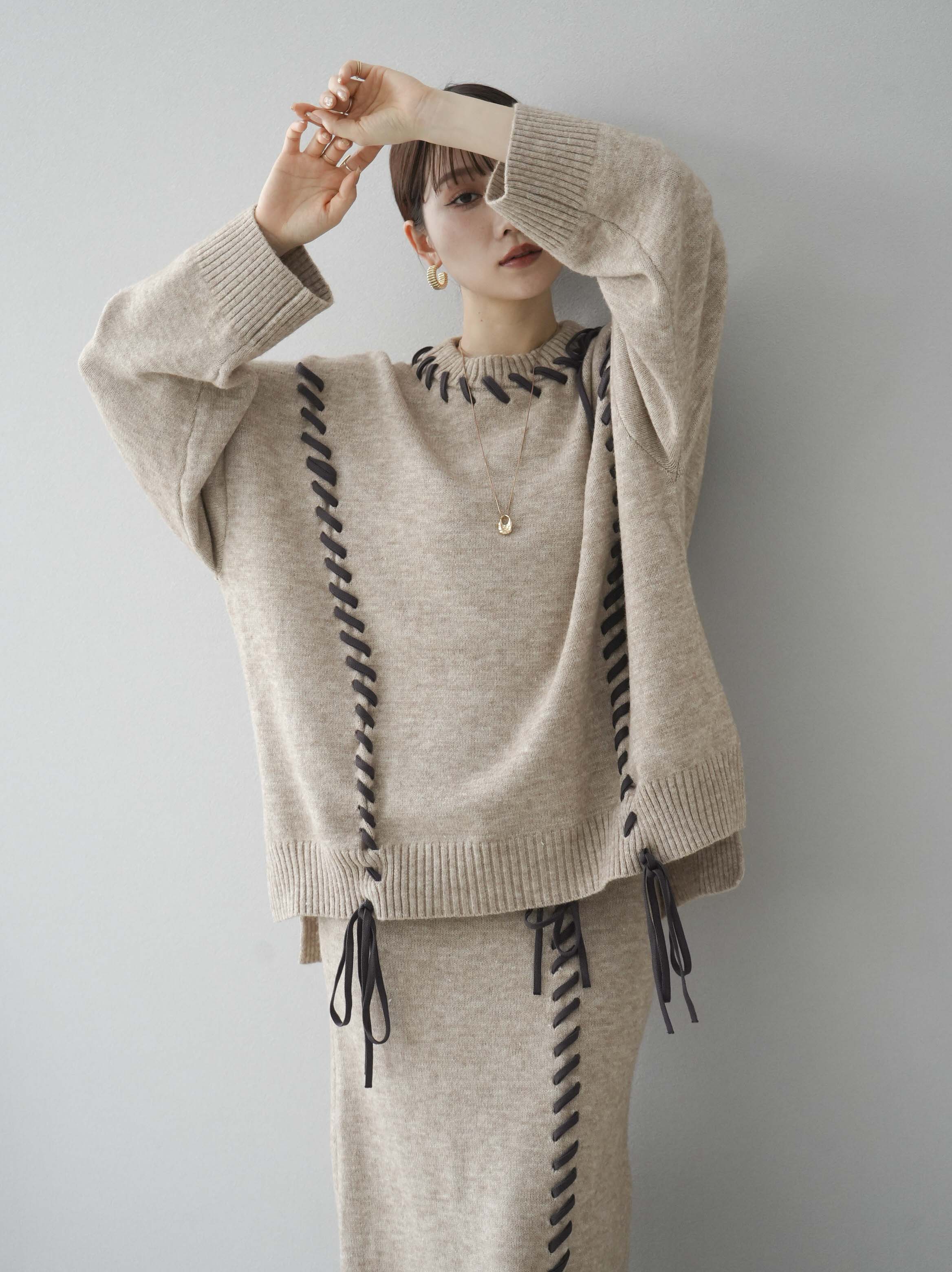 予約]ハンドステッチ配色オーバーニットプルオーバー/ベージュ – Lumier