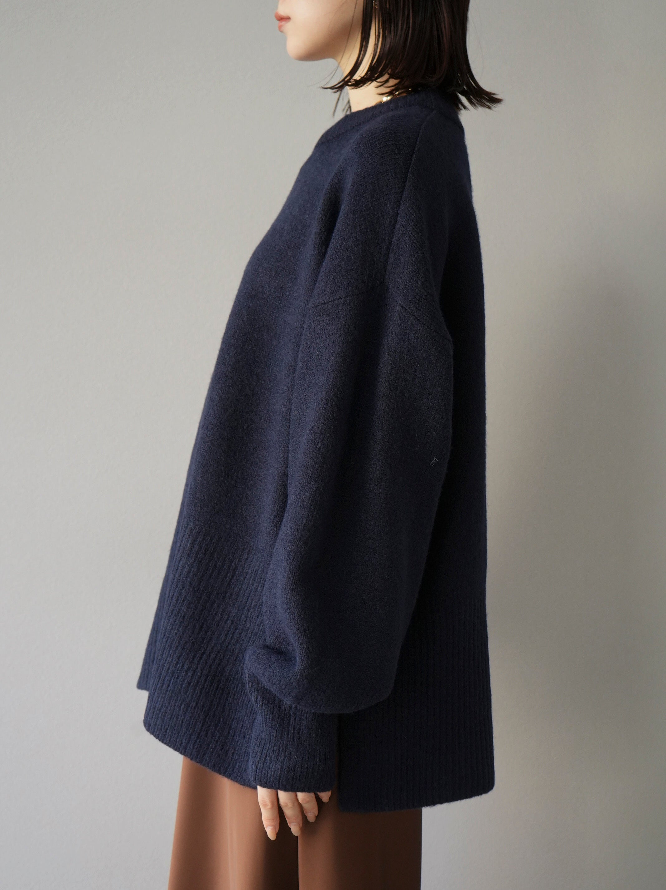 予約]サイドスリットクルーネックニットプルオーバー/ネイビー – Lumier