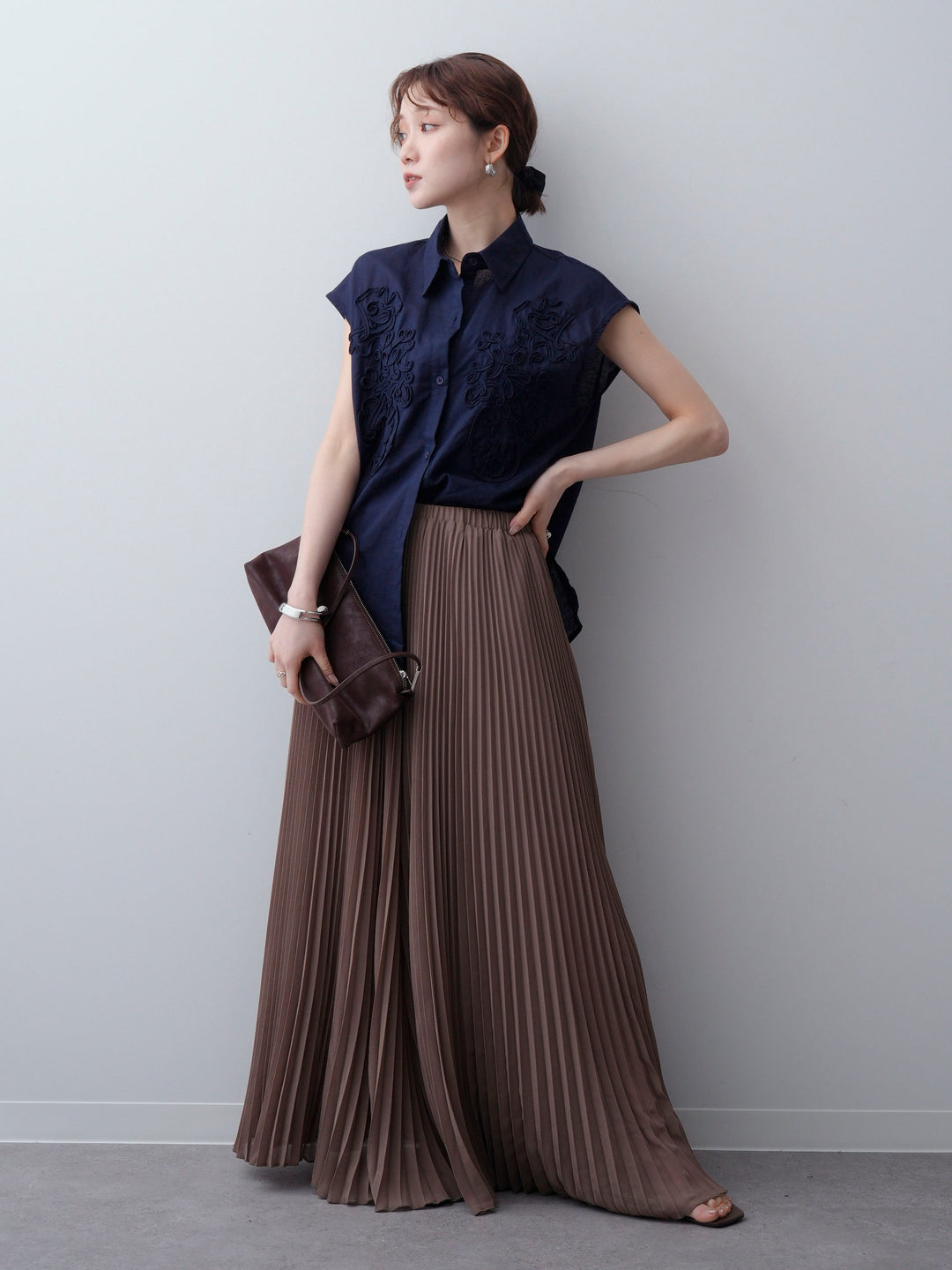[予約]コード刺繍スリーブレスシャツ/navy