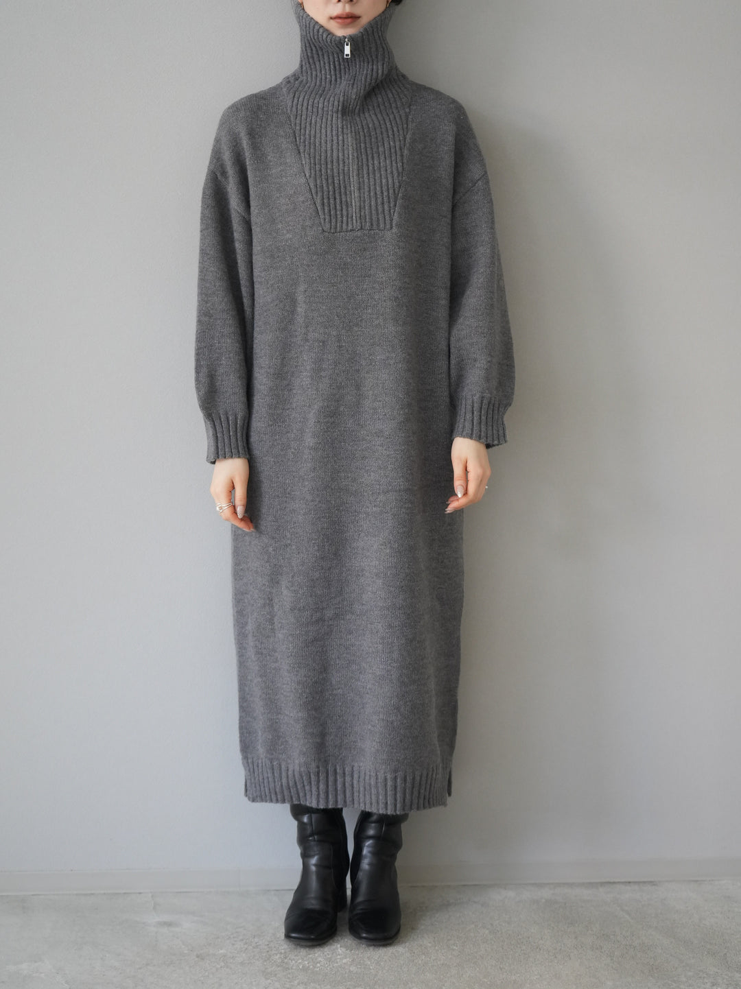 [Pre-order] High-neck zip knit dress/gray