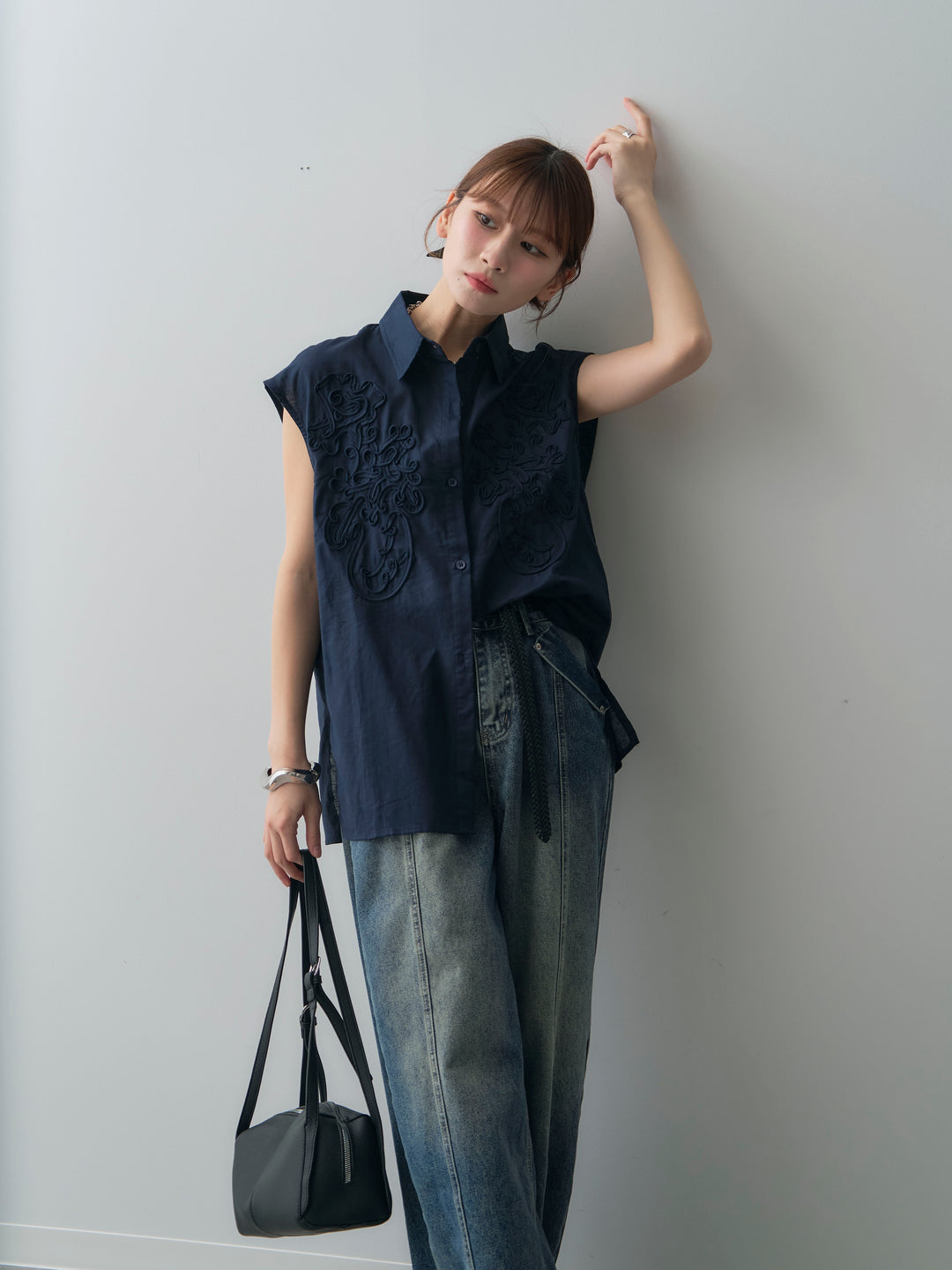 [予約]コード刺繍スリーブレスシャツ/navy