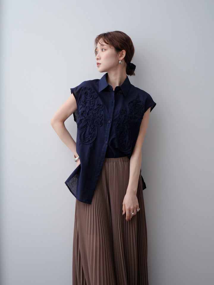 [予約]コード刺繍スリーブレスシャツ/navy