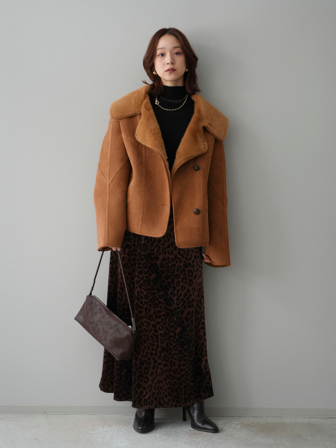 [SET]ムートンショートジャケット+袖ボタンボトルネックリブニットトップス+レオパードベロアナロースカート(3set)