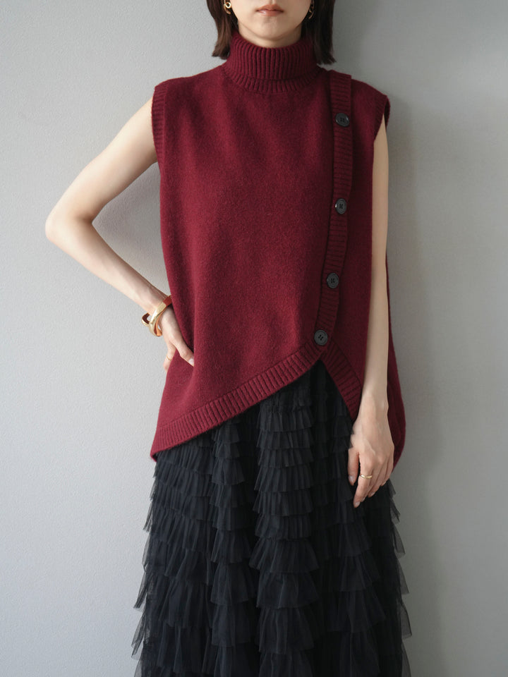 [予約]デザインボタンハイネックニットベスト/red