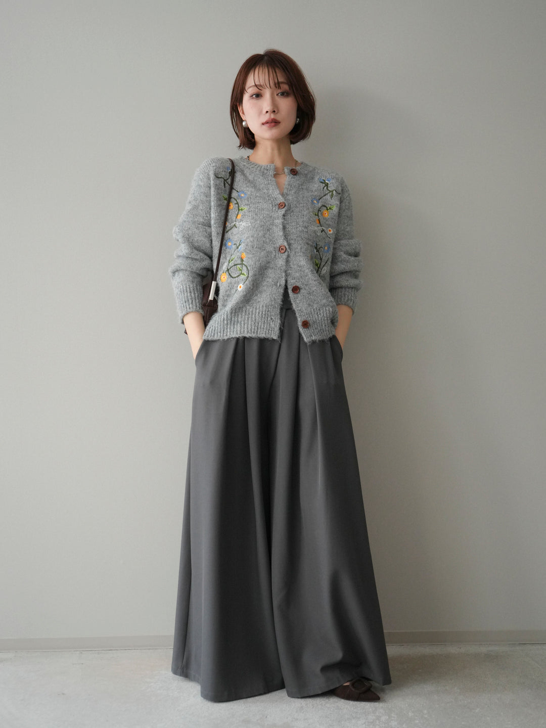 【預購】花朵刺繡針織開襟衫 / 灰色