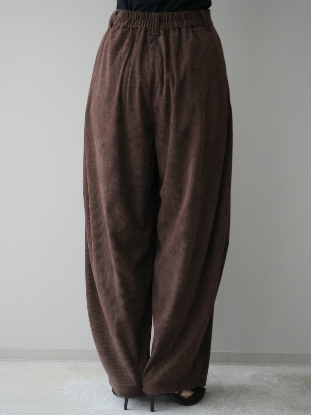 [予約]コーデュロイサイドタックコクーンパンツ/brown