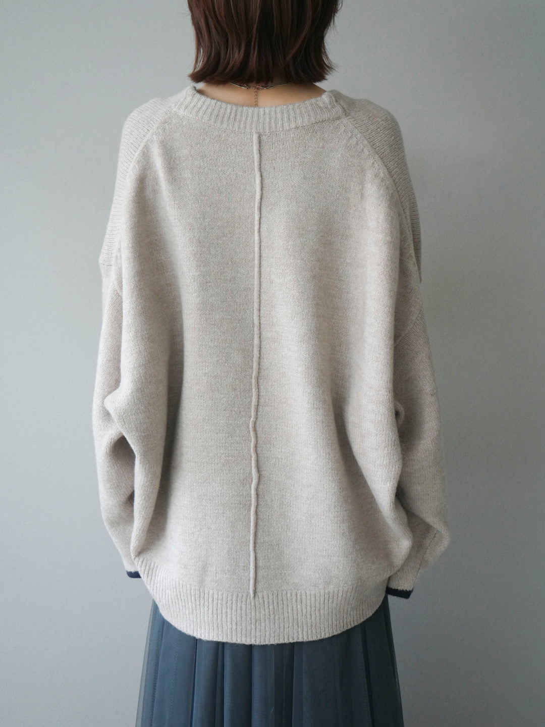 【預購】V領拼色袖針織套頭衫/米色