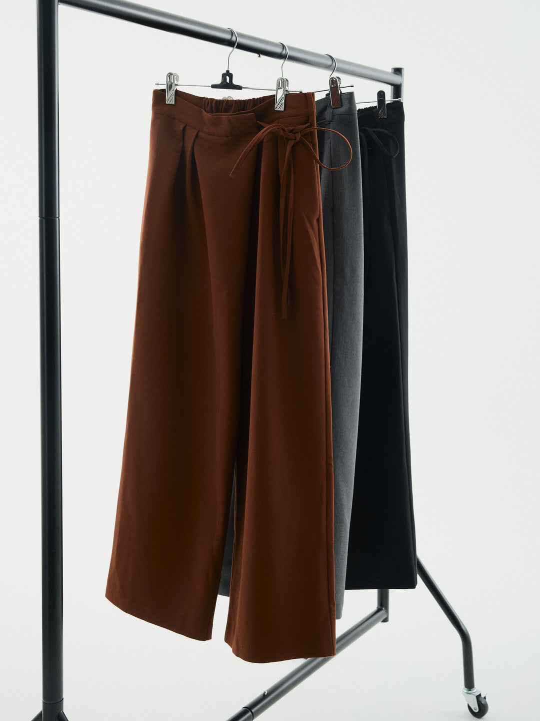 【Allure】[SET]バックラウンドレーストップス+ラップデザインタックワイドパンツ(2set)