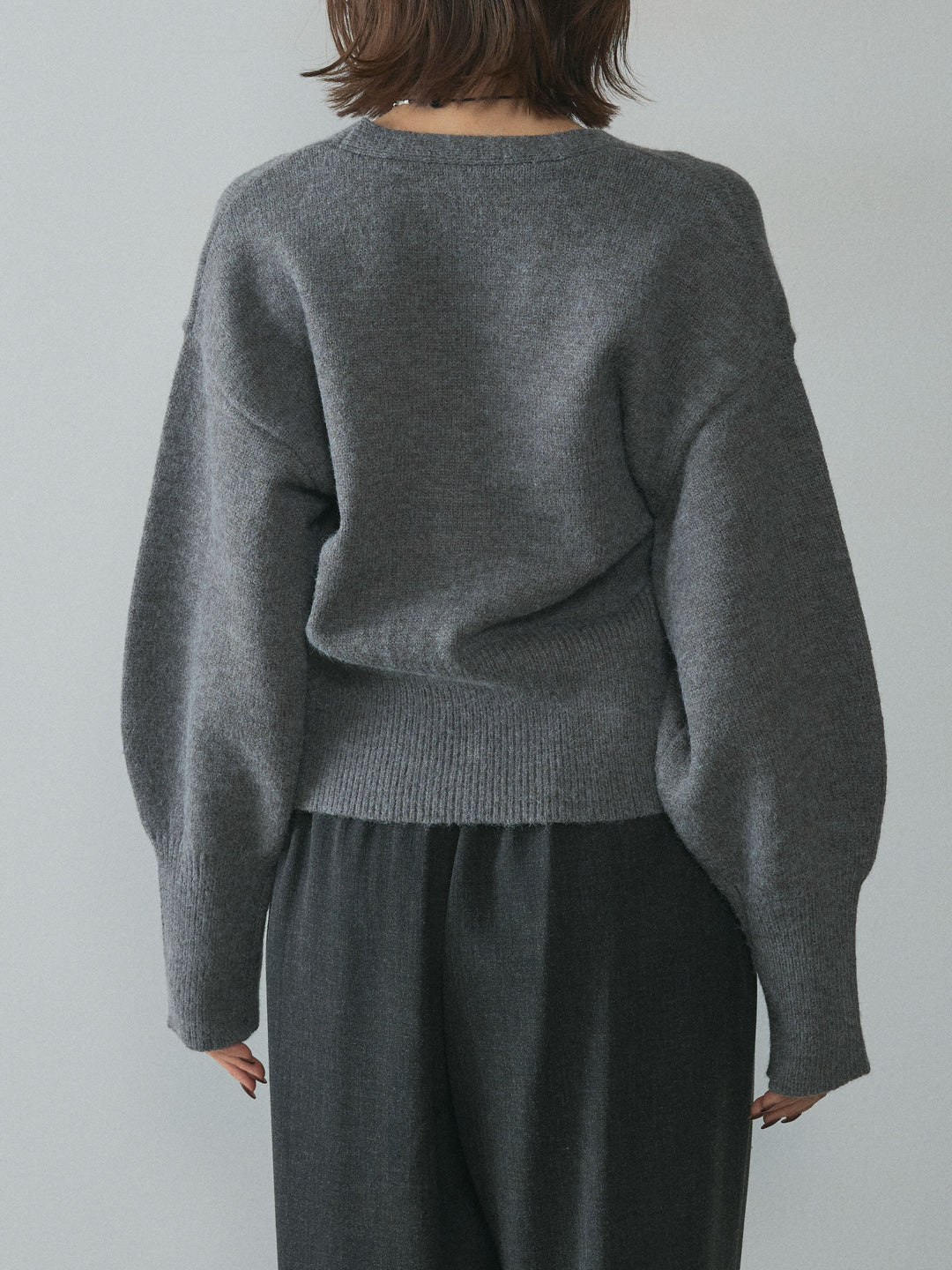 [予約]アルパカタッチVネックカーディガン/charcoal