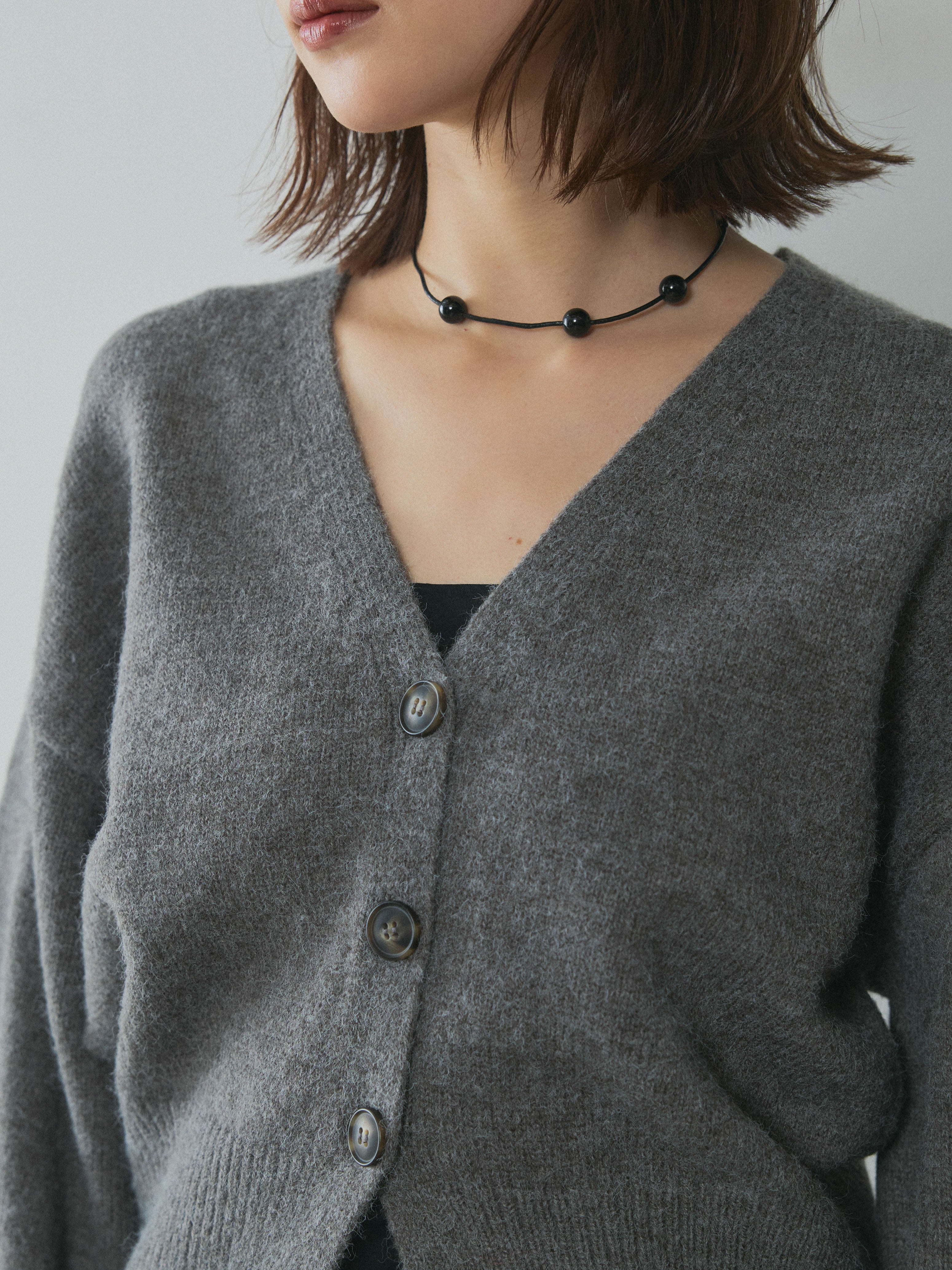 予約]アルパカタッチVネックカーディガン/charcoal – Lumier