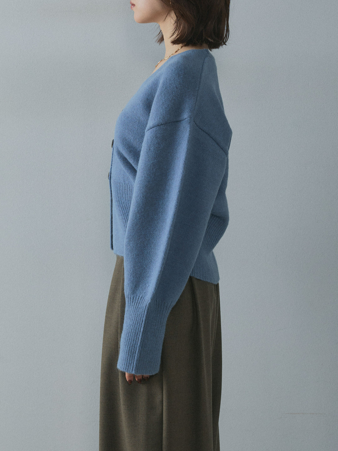 [予約]アルパカタッチVネックカーディガン/blue
