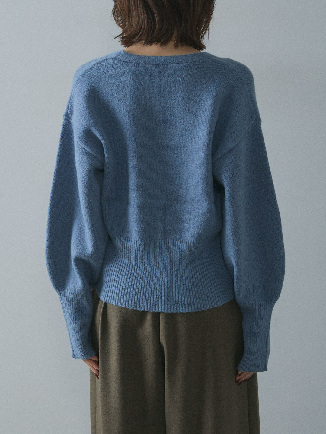 [予約]アルパカタッチVネックカーディガン/blue