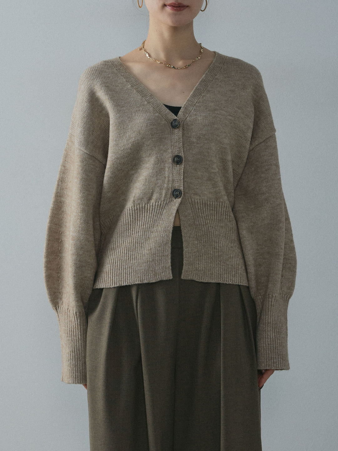 [予約]アルパカタッチVネックカーディガン/beige