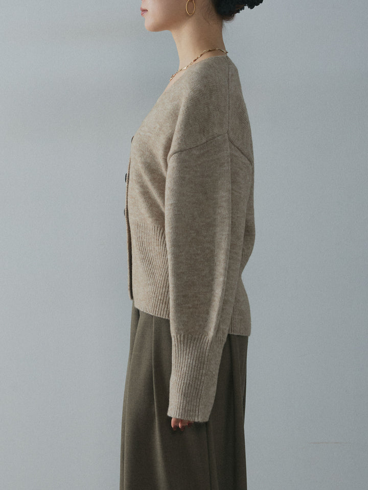 [予約]アルパカタッチVネックカーディガン/beige