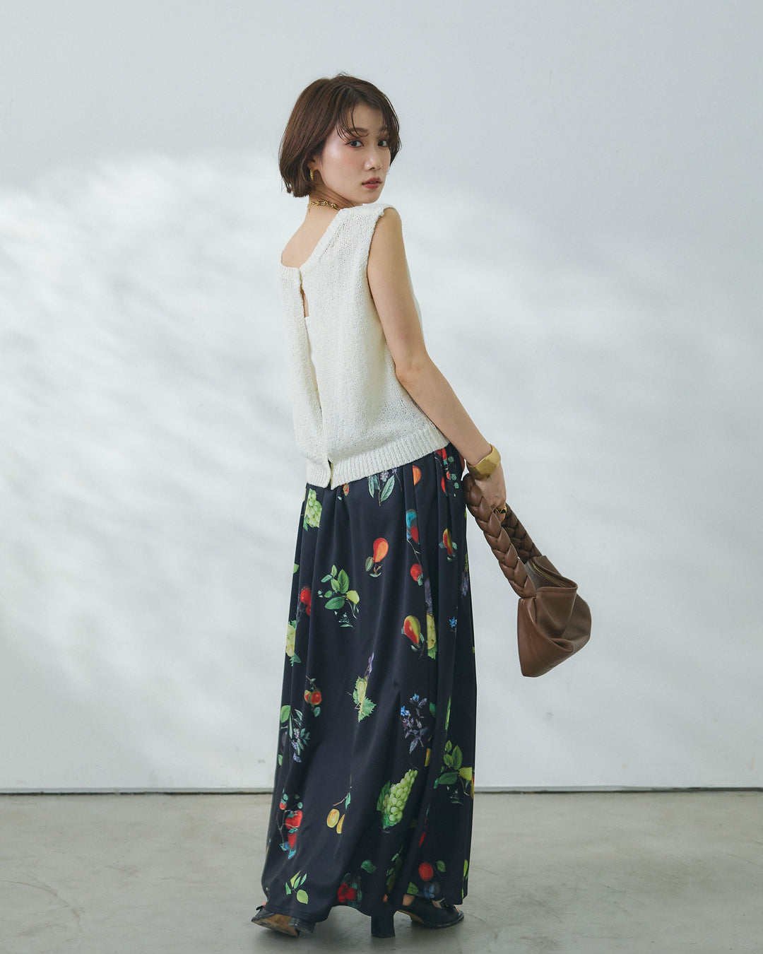 【Allure】[SET]スリーブレスバックスリットニットプルオーバー+ボタニカルプリントフレアスカート(2set)