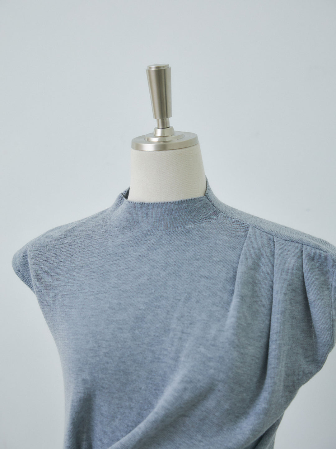 [予約]サイドベルトボトルネックノースリーブニットトップス/gray